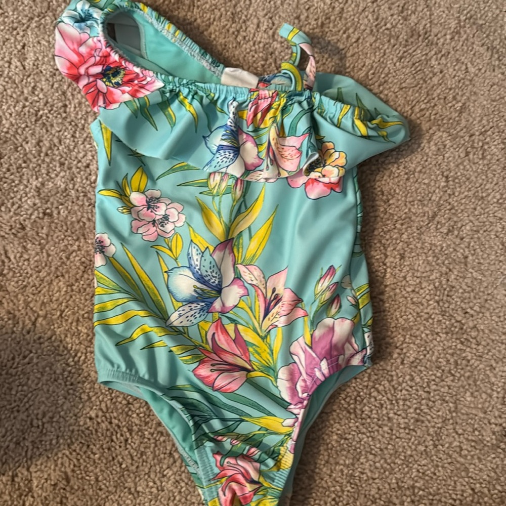 Gap swimsuit size 18-24